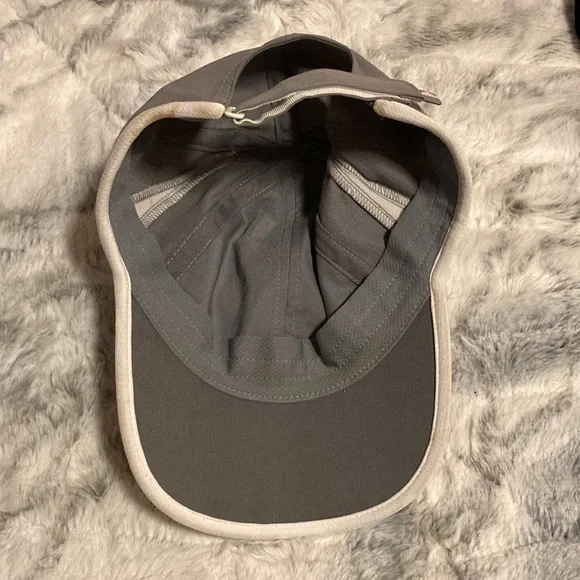 Gray cap - Picture 2 of 3